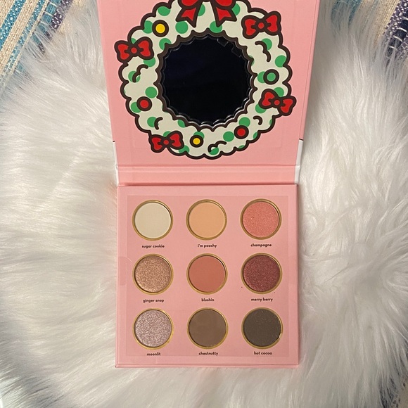 Hello Kitty and Friends Snowy Sweethearts Eyeshadow Palette - Picture 5 of 8